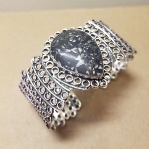 DAZZLING BRACELET NWOT